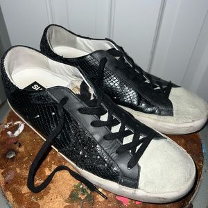 Black golden goose shoes. Men’s cut. Size 40z